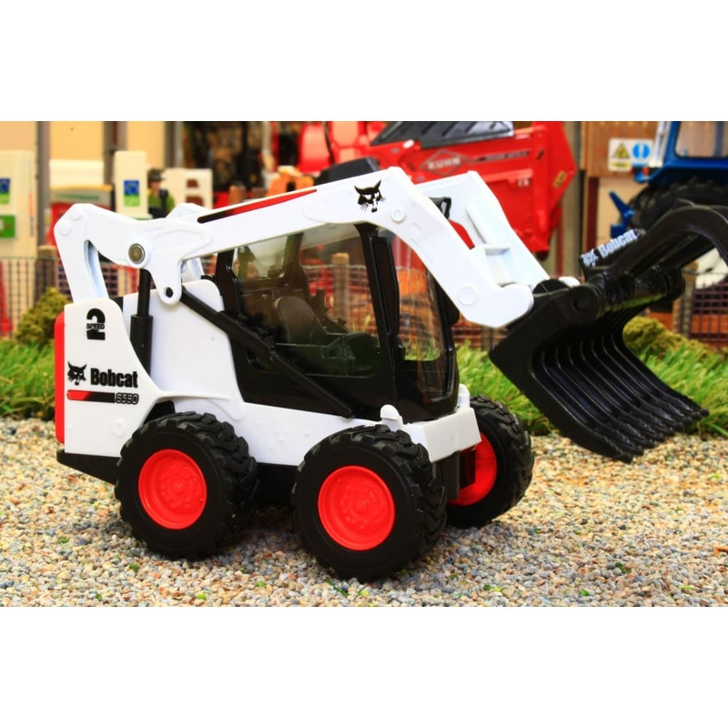 BUR318002 BURAGO 1:32 SCALE BOBCAT S590 SKID STEER LOADER WITH GRAB