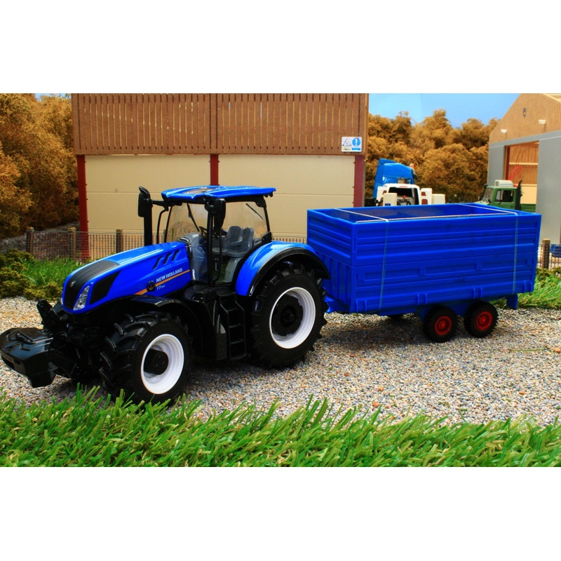 BUR44067A BURAGO 132 SCALE New Holland T7 HD Tractor and Grain Trailer with 3 round bales