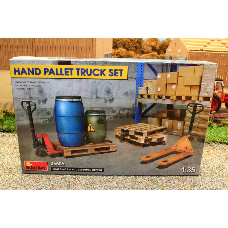 MIA35606 MiniArt 1:35 Scale Hand Pallet Truck Kit