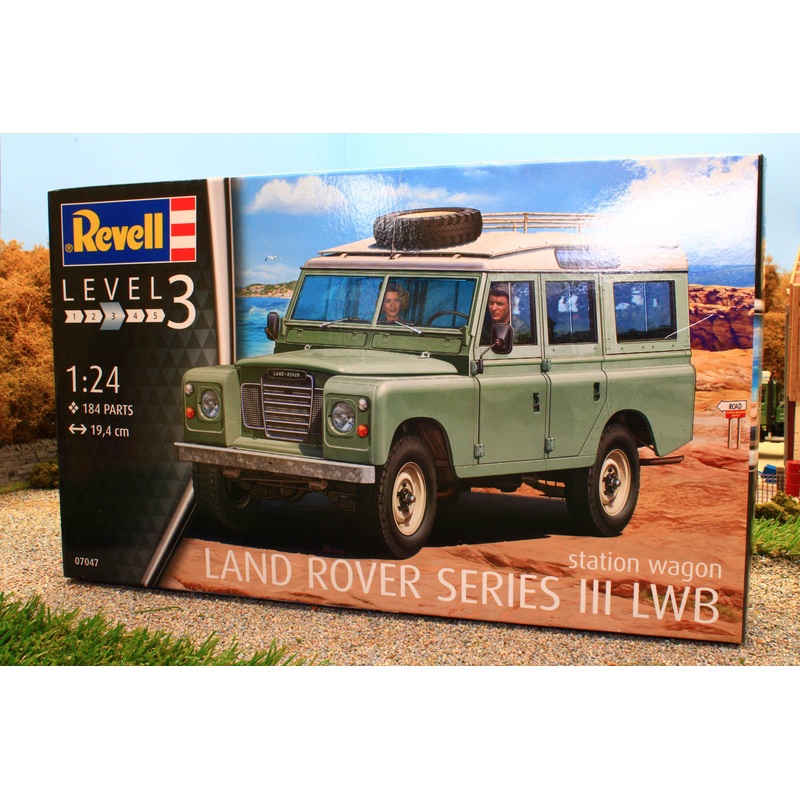 REV07047 REVELL 1:24 SCALE LAND ROVER SERIES III LWD STATION WAGON KIT