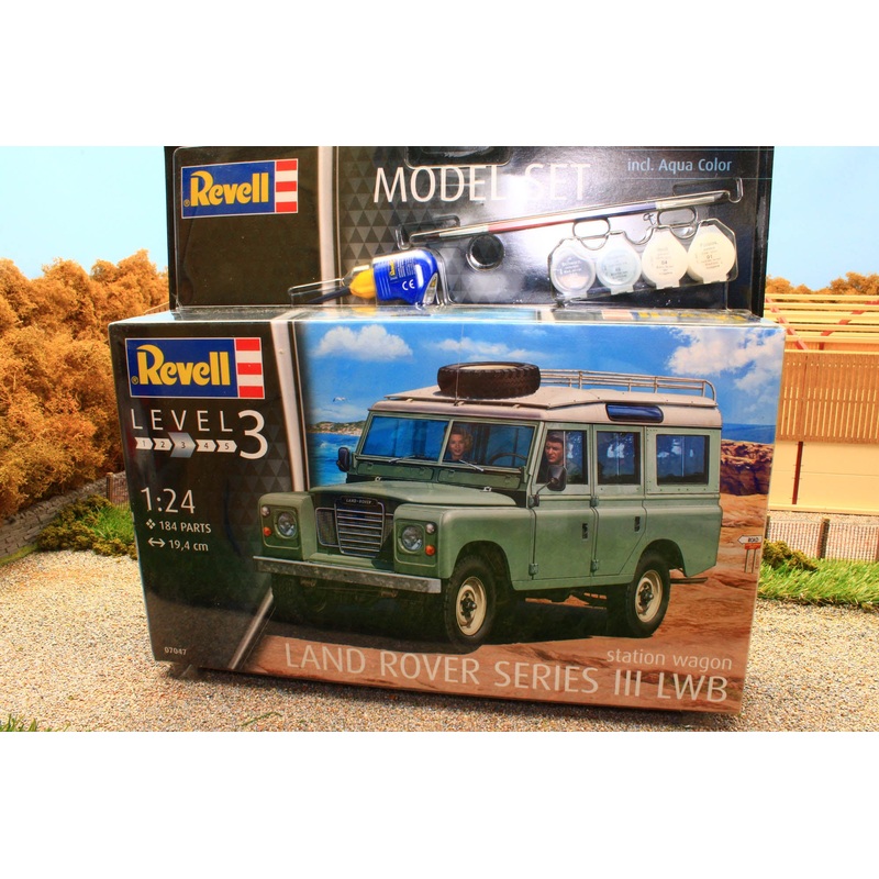 REV07047WP REVELL 1:24 SCALE LAND ROVER SERIES III LWD STATION WAGON KIT WITH GLUE AND PAINTS