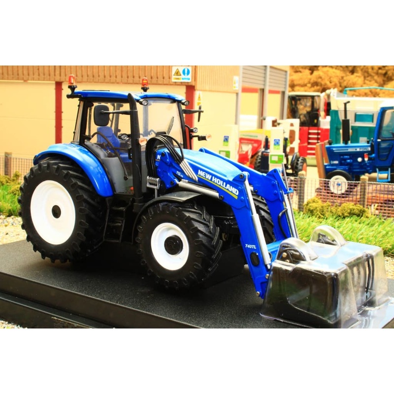 UH4274 Universal Hobbies New Holland T5.115 4wd Tractor with 740TL front loader with grab