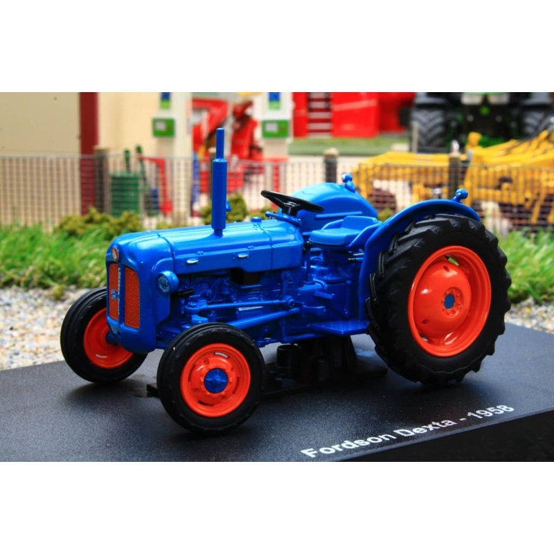 UH6272 UNIVERSAL HOBBIES FORDSON DEXTA TRACTOR 1958