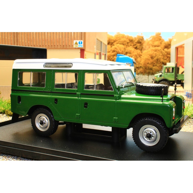 WB124033 WHITEBOX 1:24 SCALE LANDROVER SERIES III