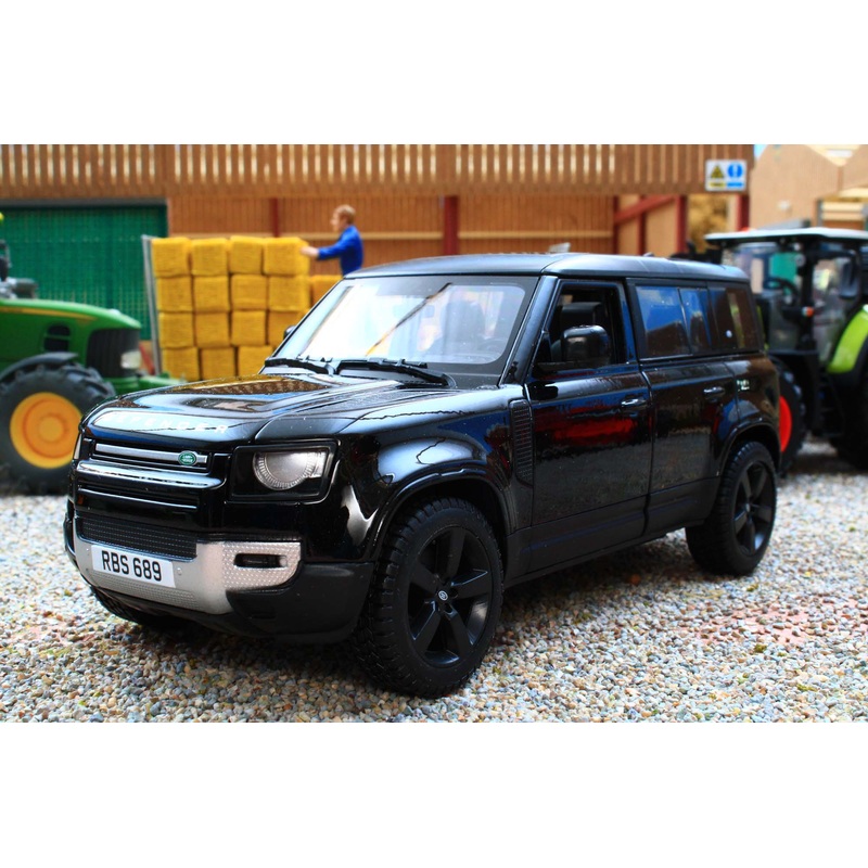 BUR21101K BURAGO 1:24 Scale Land Rover Defender 110 in Black