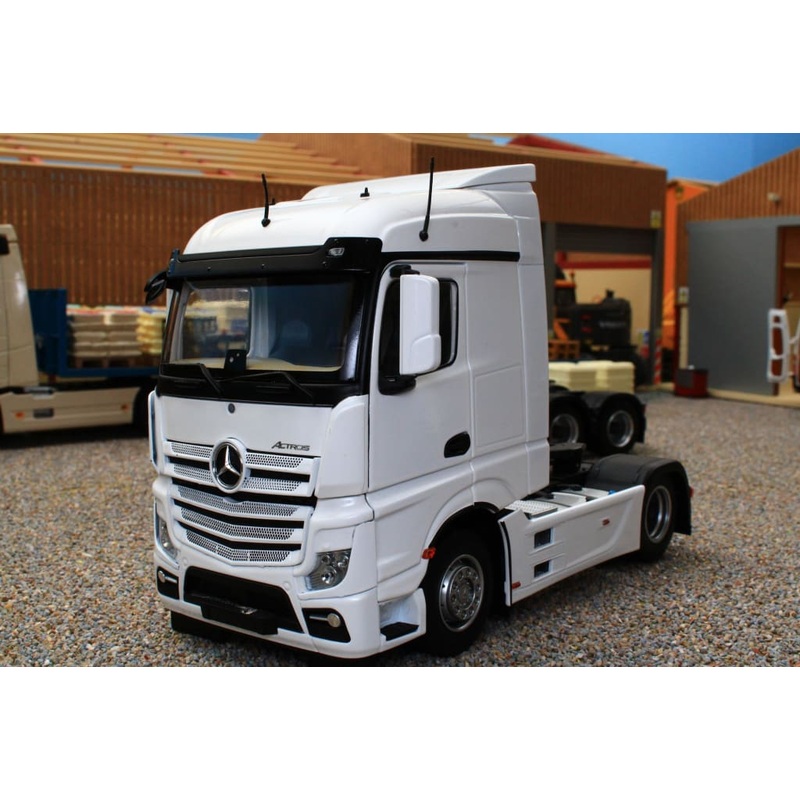 MM1907-01 Mercedes-Benz Actros Streamspace 4x2 in White