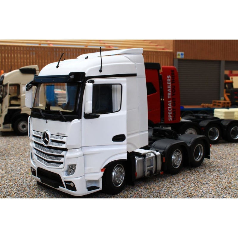 MM1908-01 Mercedes-Benz Actros Streamspace 6x2 in White