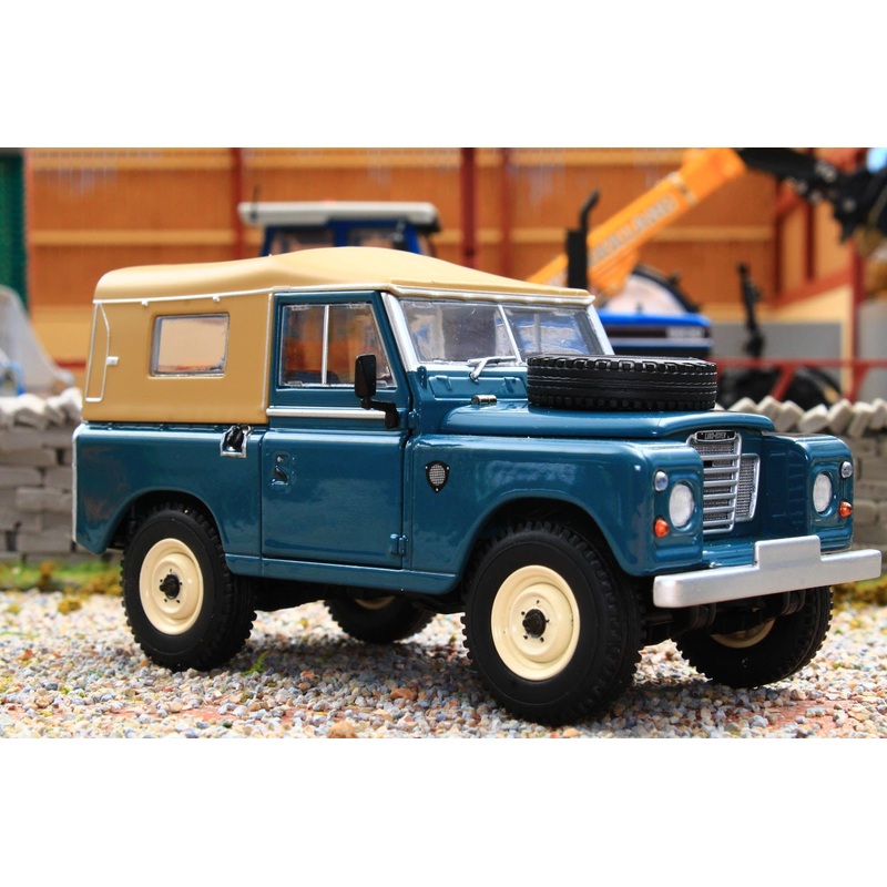 MM2420-01 MARGE MODELS 1:32 Scale Land Rover Series III 88 Soft top in Marine Blue