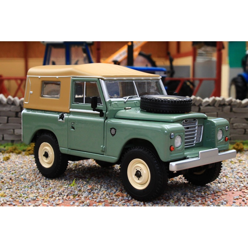 MM2420-02 MARGE MODELS 1:32 Scale Land Rover Series III 88 Soft top in Atlantic Green