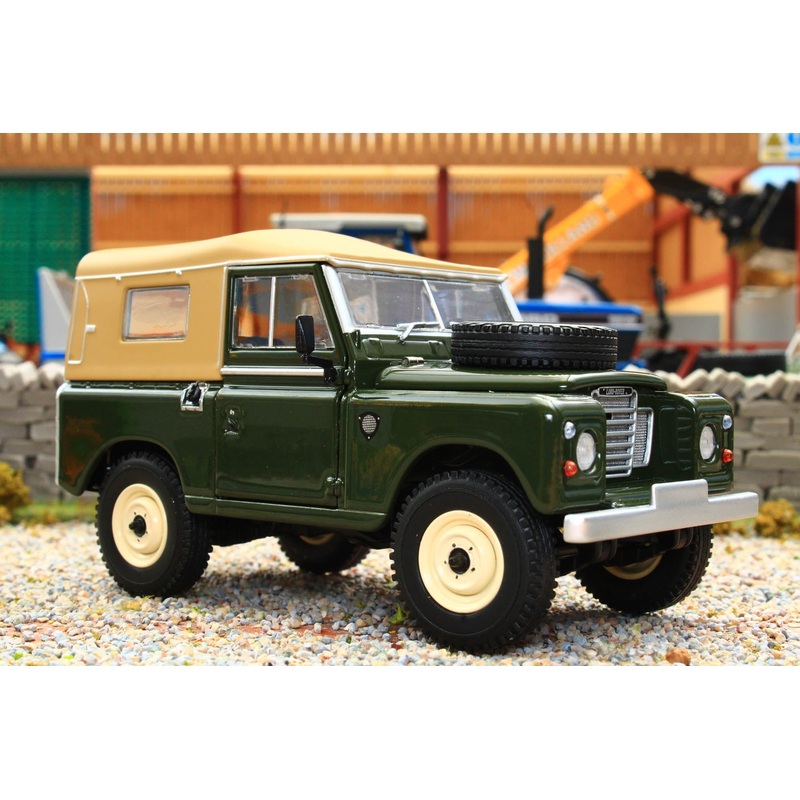 MM2420-03 MARGE MODELS 1:32 Scale Land Rover Series III 88 Soft top in Deep Bronze Green