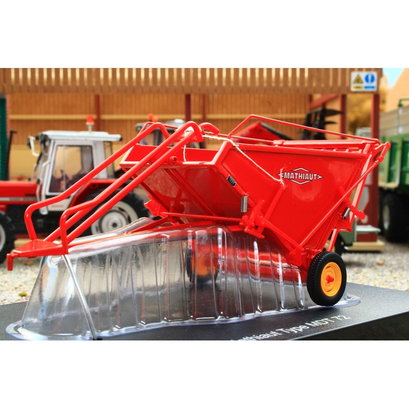 UH6722 Universal Hobbies 1:32 Mathiaut MTD 72 Bale Chase Trailer NOW IN!