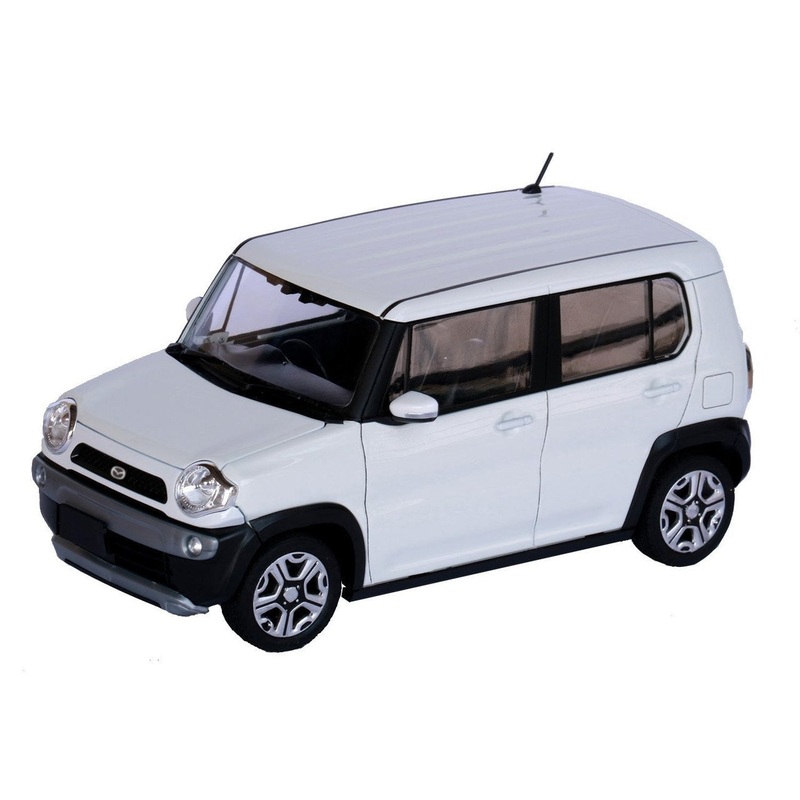 Fujimi 066035 1/24 Mazda Flair Crossover Pure White Pearl