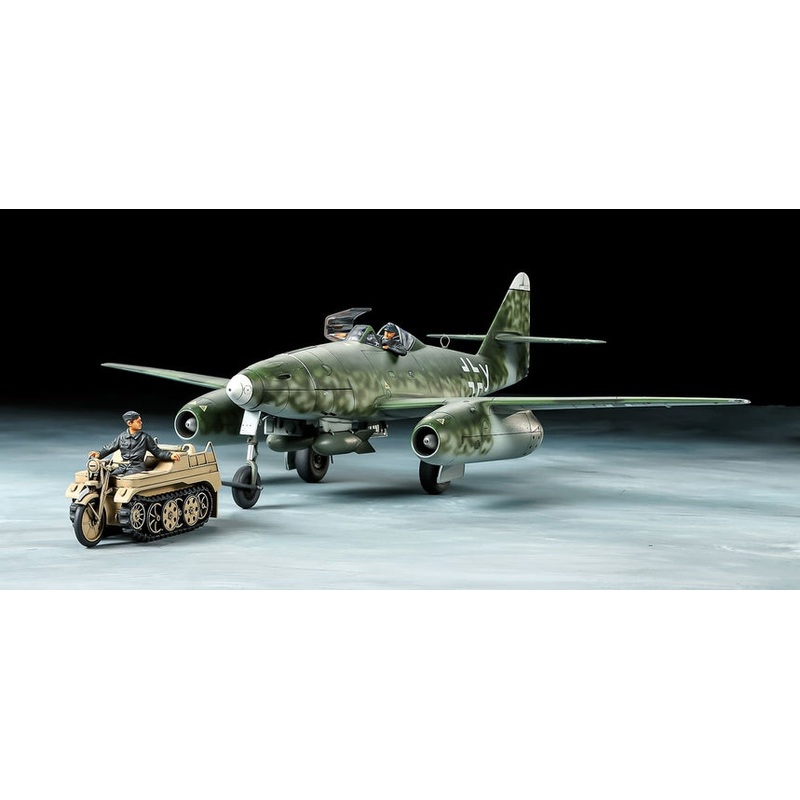 Tamiya 25215 1/48 Messerschmitt 262 A-2a and Kettenkraftrad