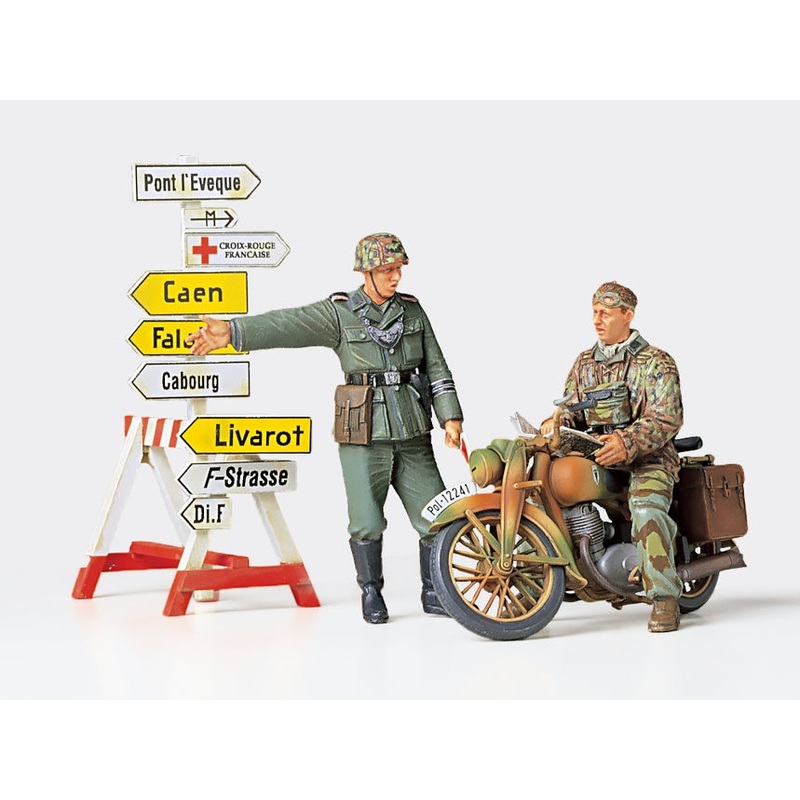 Tamiya 35241 1/35 German Motorcycle Orderly Set