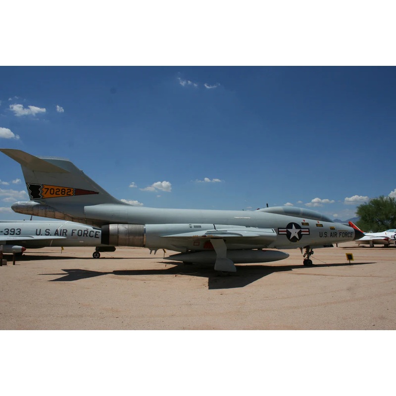 PHASE HANGAR 48054 1/48 F-101 Voodoo Closed Avionics Bay Doors (Kittyhawk)
