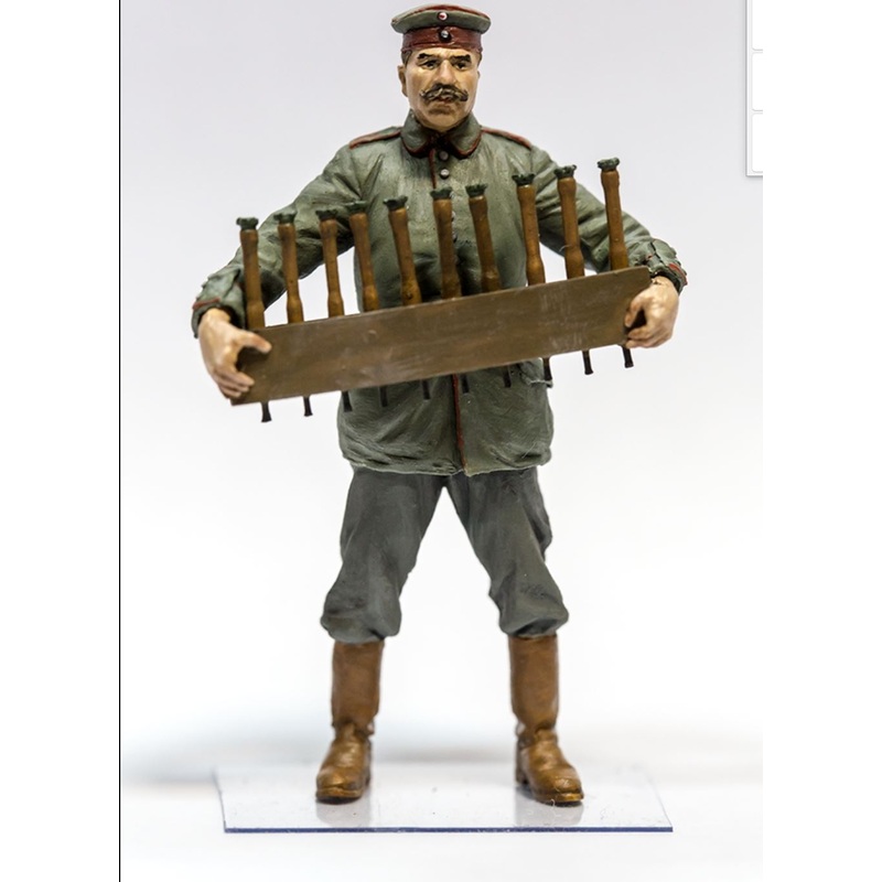 Copper State Models F32004 1/32 German Aerodrome Personnel w/ Grenades Crate