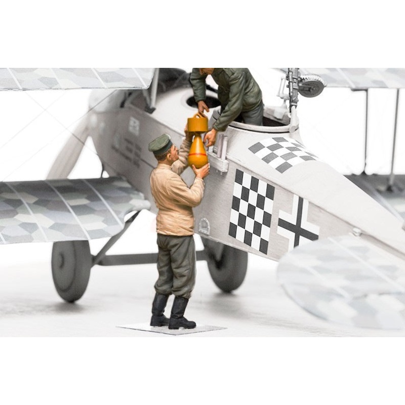 Copper State Models F32005 1/32 German Aerodrome Personnel Bomb Loading Team