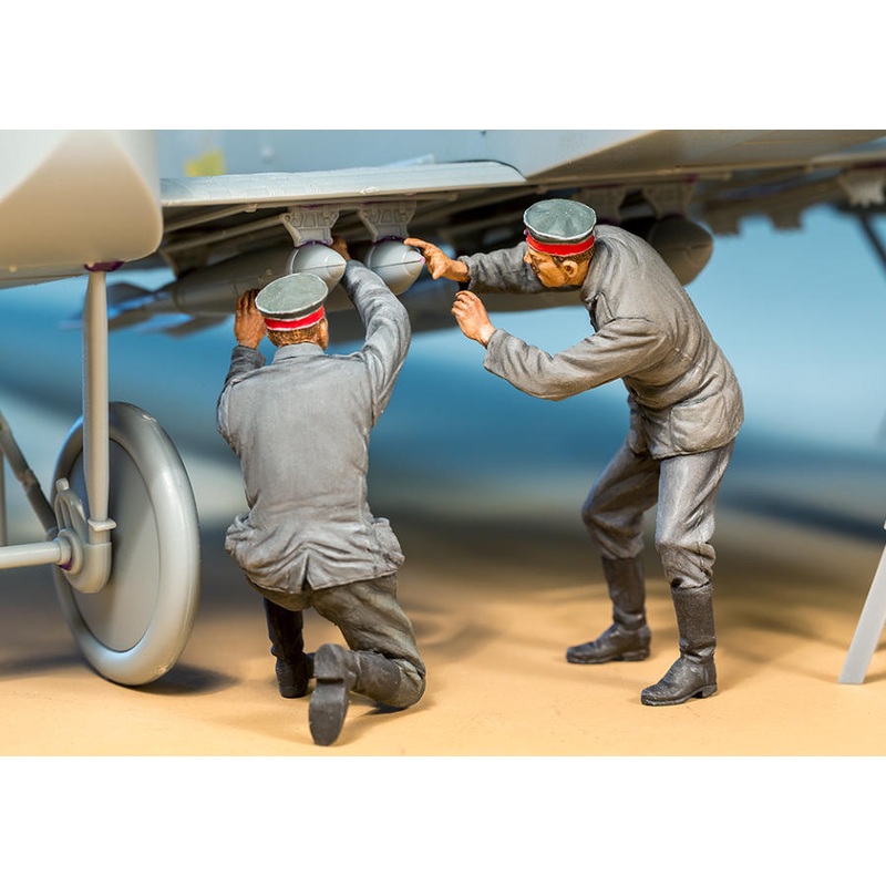 Copper State Models F32013 1/32 German Bomber Ground Personnel 1