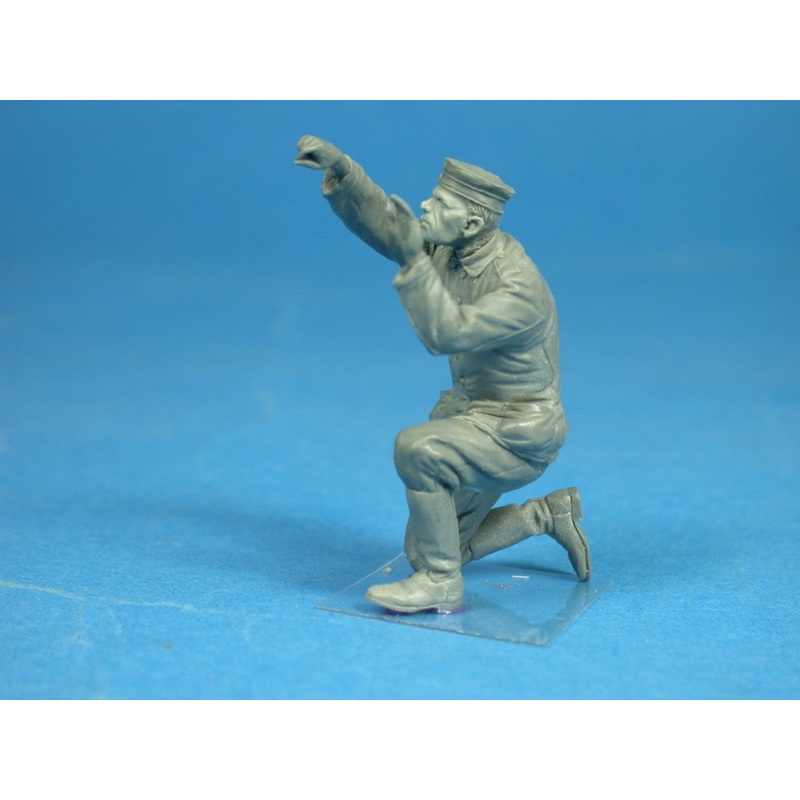 Copper State Models F32015 1/32 German Bomber Ground Crewman 2