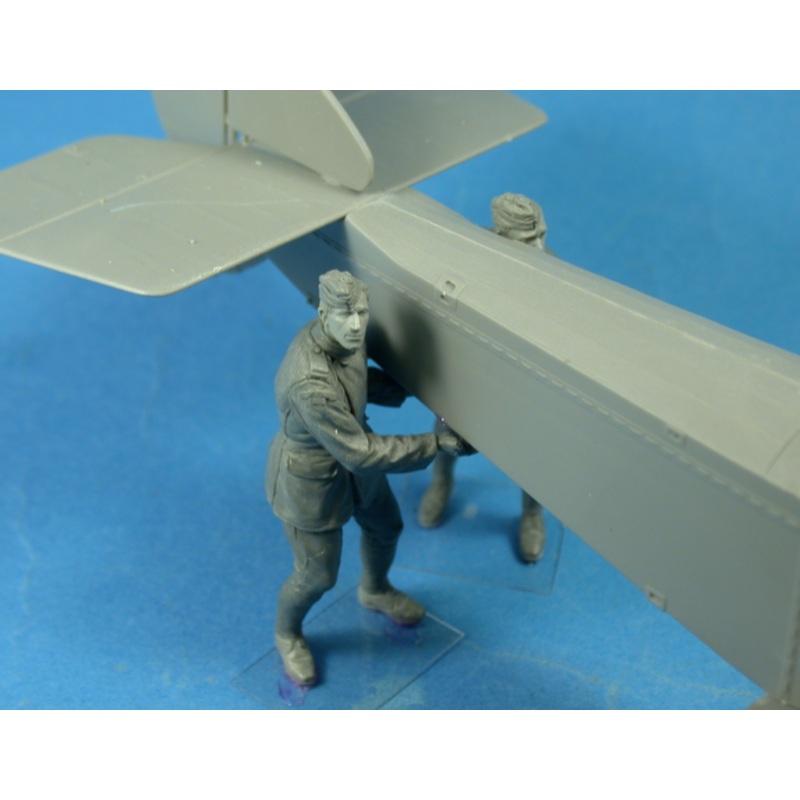 Copper State Models F32023 1/32 RFC Air Mechanics Lifting the Tail