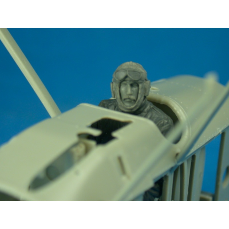 Copper State Models F32039 1/32 Seated RFC Pilot in Leather Jacket
