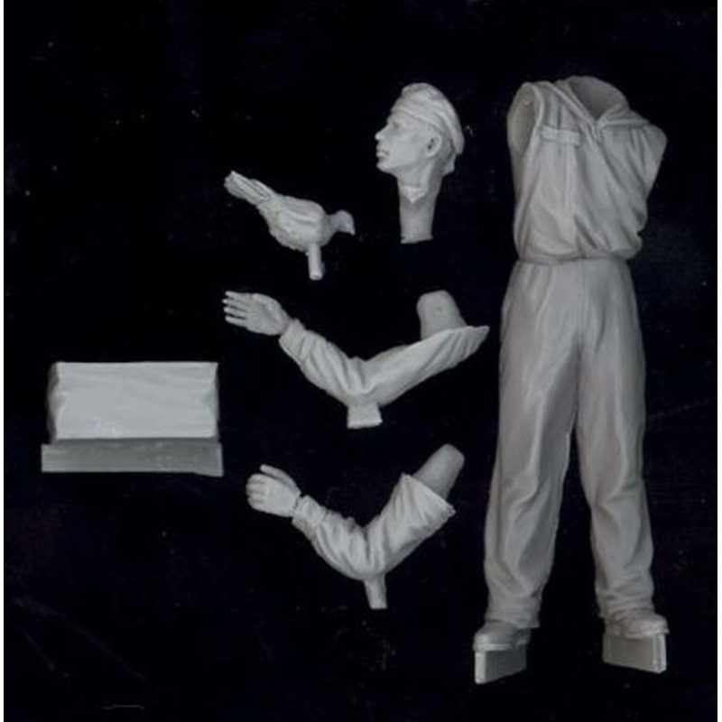 Copper State Models F32043 1/32 German Sailors with Pigeons