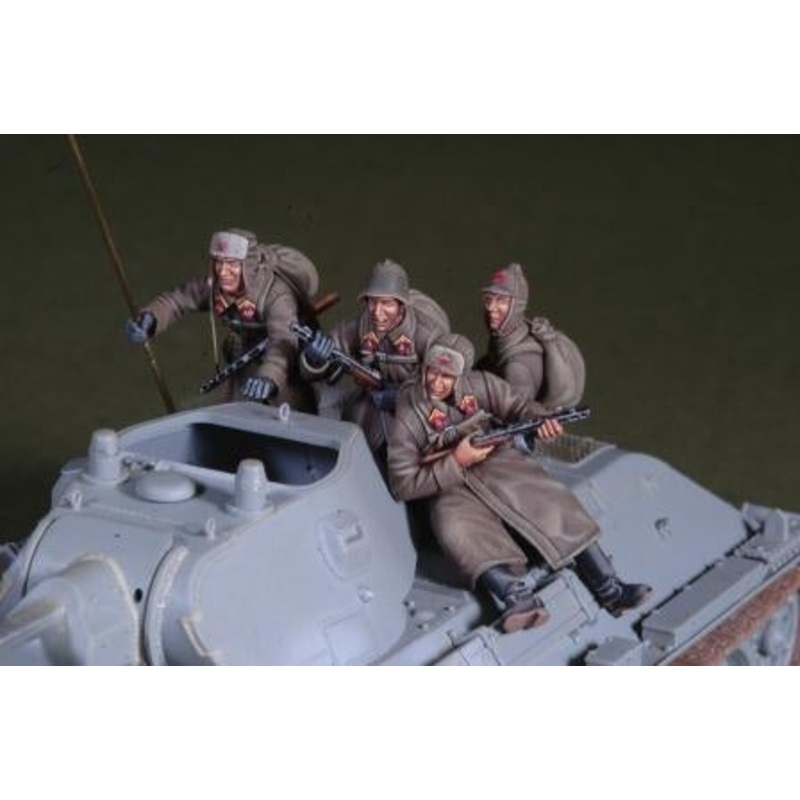 Def Model DO35C04 1/35 WWII Early war Russian tank rider set (4 fig.)